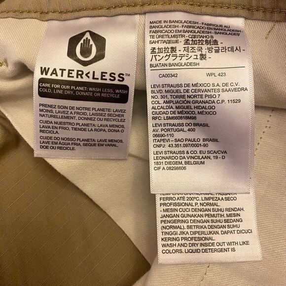 Levi‎ Strauss & Co Khaki Cargo Shorts in Size 38 - Picture 6 of 11